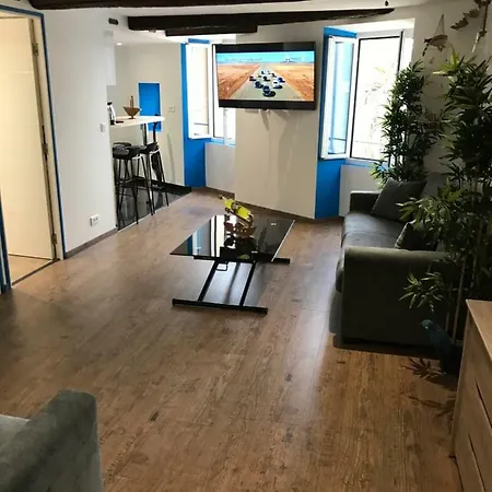 Le Petit Bateau Apartment *